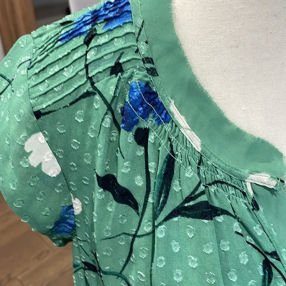 Daniel Rainn Floral Green Women's Top Small - Picture 3 of 9